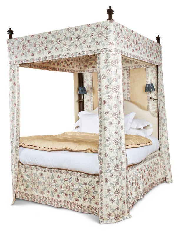 Lot 269: A GEORGE III STYLE MAHOGANY TESTER BED LATE 20TH CENTURY