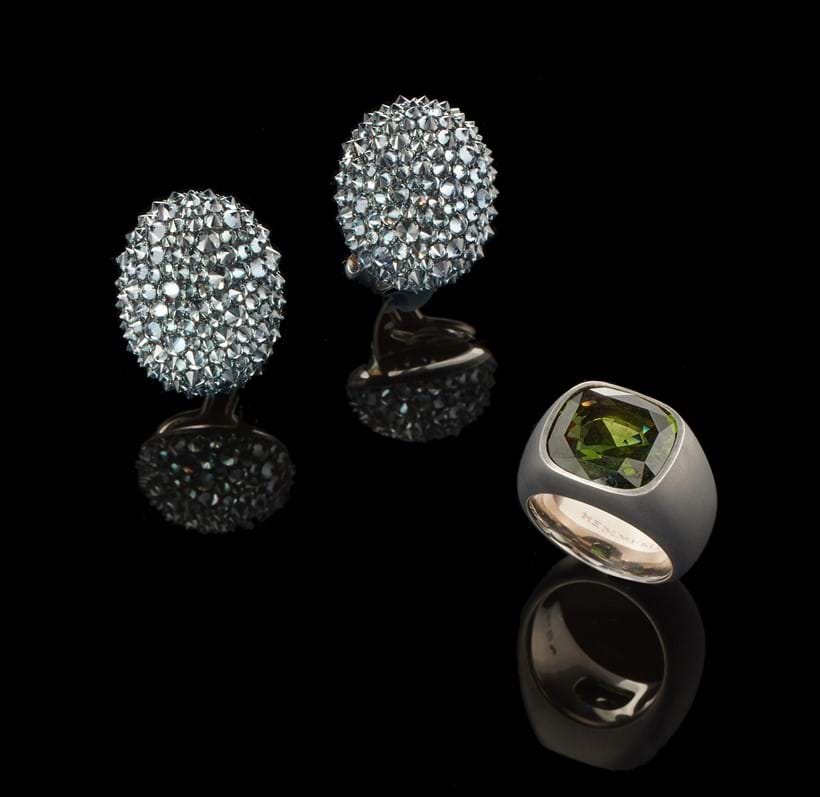 Inline Image - Lot 206: A pair of colour change garnet ear clips by Hemmerle, Est. £8,000-12,000 (+fees) | Lot 204: A green tourmaline ring by Hemmerle, Est. £2,000-3,000 (+fees)