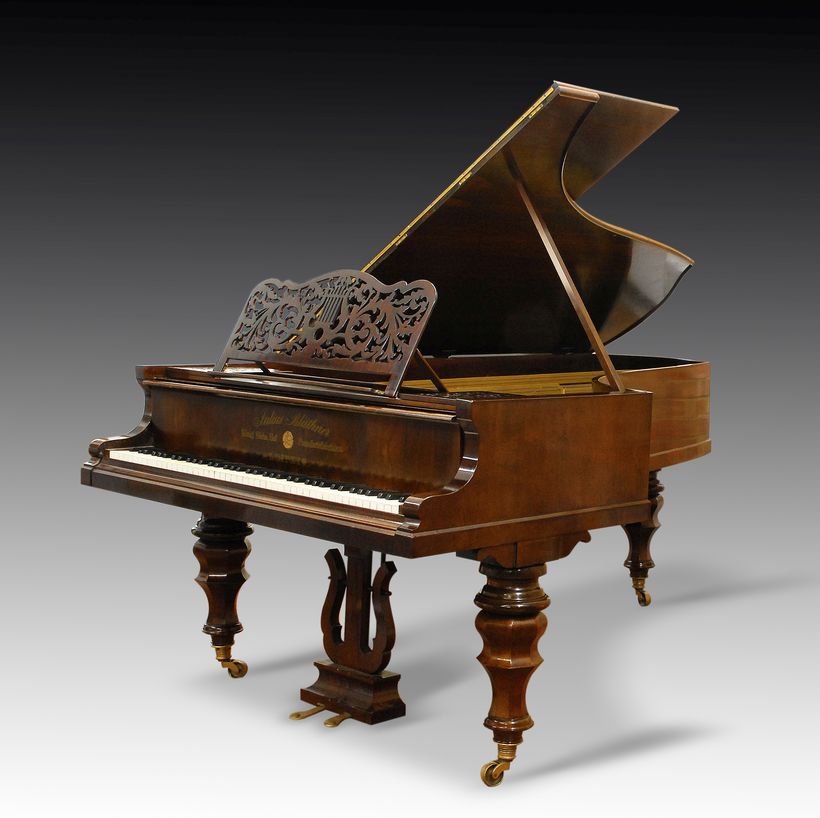 Bluthner 1854 Paderewski 820.jpg