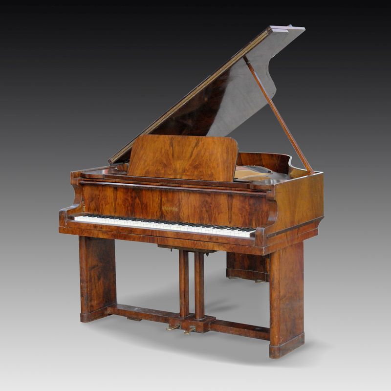Lot 25: Chappell; a 6' 2'' grand piano from The Mauretania 2, number 83215, 1948