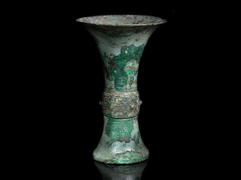 Inline Image - Lot 1: A fine Chinese bronze ritual wine vessel, gu, Shang Dynasty, 13th-14th century BC | Est. £5,000-7,000 (+ fees)