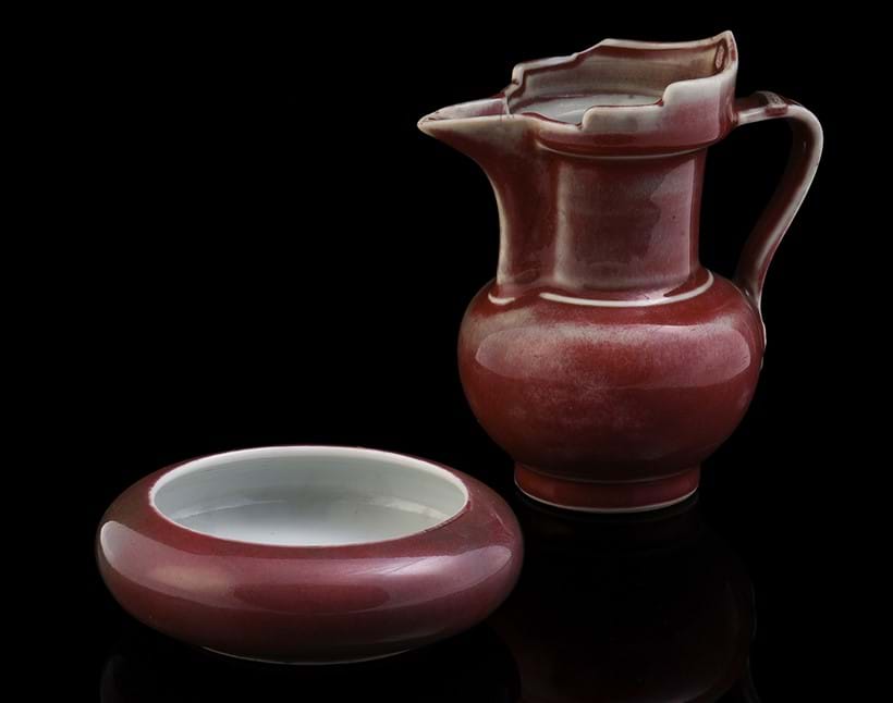 Inline Image - Lot 158: A rare Chinese 'peachbloom' brush washer, tangluo xi, Kangxi mark and of the period, Est. £2,000-3,000 (+ fees); Lot 159: A Chinese copper-red glazed small 'Monk's Cap' Ewer, Qing Dynasty, 18th century, Est. £1,000-1,500 (+ fees)