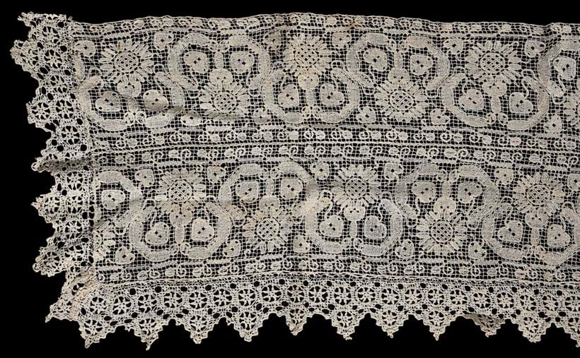 Inline Image - Lot 267: (Part lot) An exceptionally fine collection of 17th century Italian lace | Est. £600-900 (+ fees)