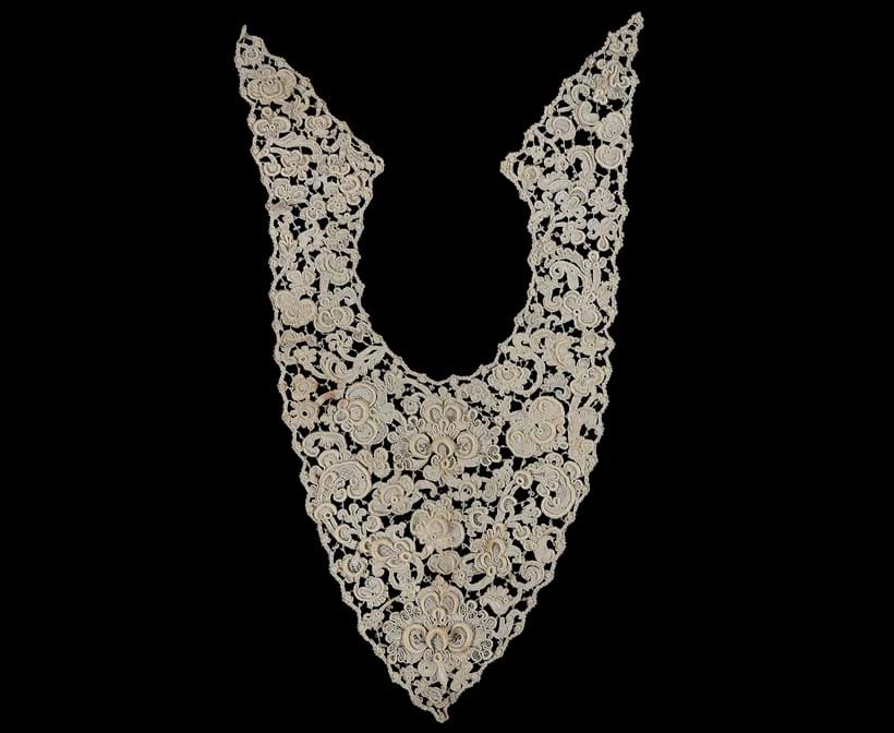 Inline Image - Lot 266: (Part lot) Fine Italian 17th and 18th century lace | Est. £500-800 (+ fees)