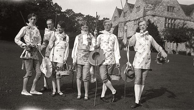 Inline Image - The Bright Young Things by Cecil Beaton. © The Cecil Beaton Studio Archive