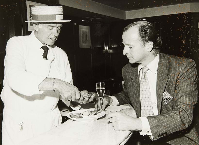 Inline Image - Peter Manzi opening oysters with Simon Parker Bowles