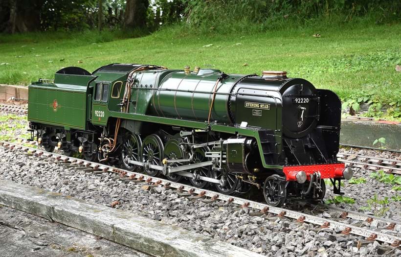 Inline Image - Lot 78: An exhibition standard 5 inch scale model of a British Railways 9F 2-10-0 tender locomotive No 92220 Evening Star | Est. £10,000-15,000 (+ fees)