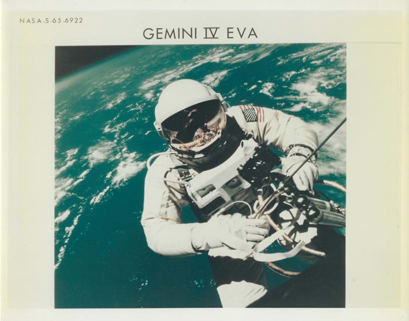 Inline Image - Lot 57: First American spacewalk: Ed White white floats in zero gravity, Gemini 4, 3-7 Jun 1965 | Est. £1,000-2,000 (+ fees)