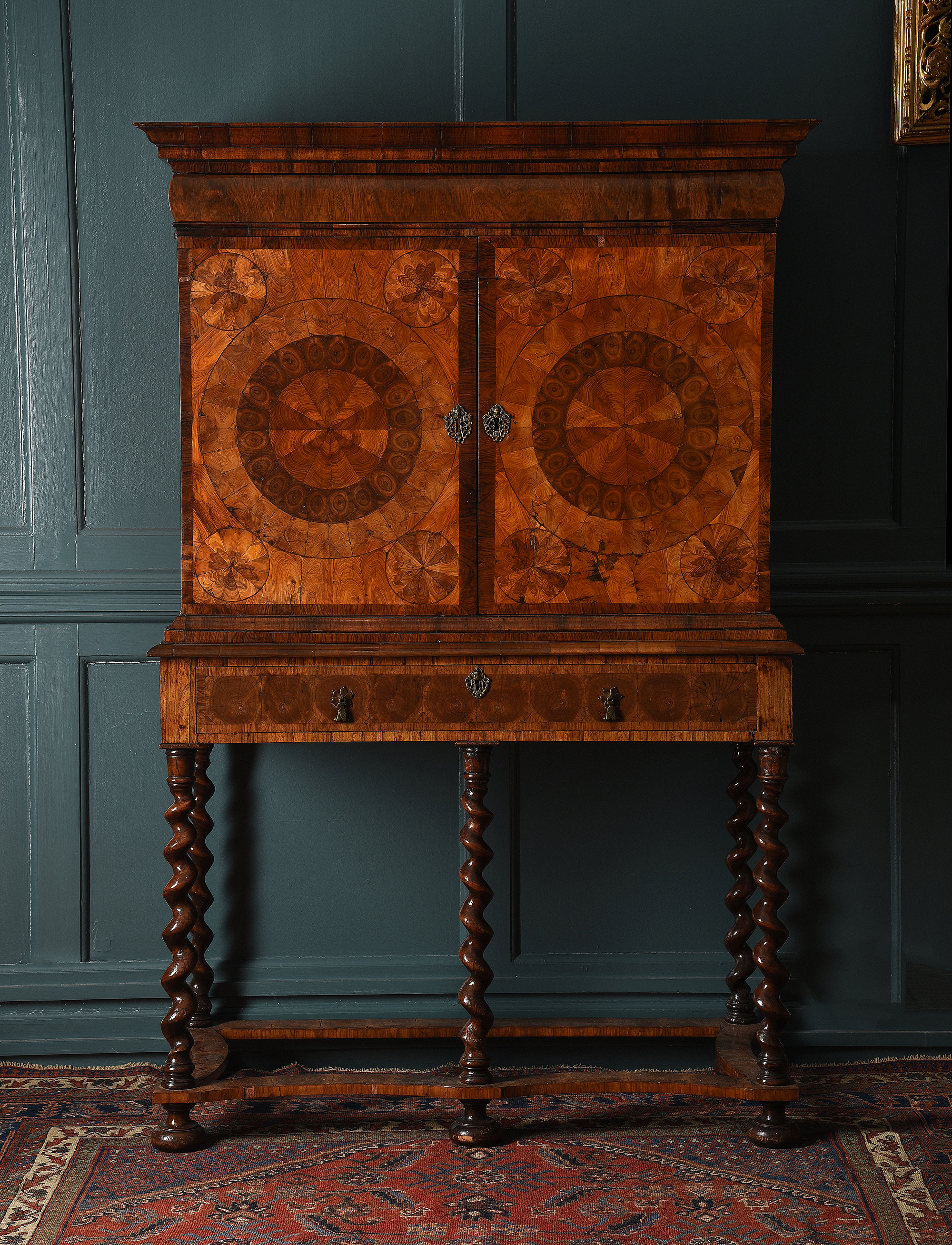 Inline Image - Lot 1: A William and Mary walnut oyster, kingwood and rosewood veneered cabinet on stand, circa 1690 | Sold for £15,000