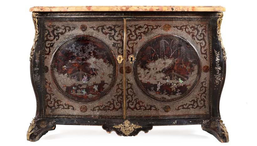 Inline Image - Lot 178: A Japanese export Nagasaki lacquer serpentine commode, circa 1780 | Est. £15,000-20,000 (+ fees)