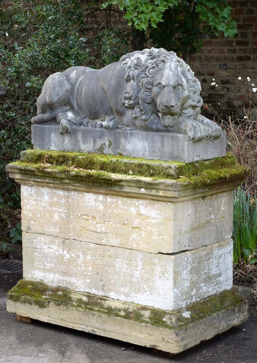 Inline Image - Lot 527: A large Italian carved marble figure of a lion, after Antonio Canova (Italian 1757-1822), early 19th century | Est. £4,000-6,000 (+ fees)