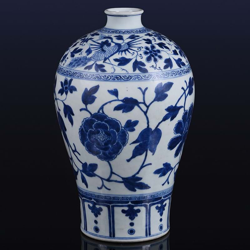A fine Chinese blue and white vase, meiping, Yongzheng period (1722-1735)
