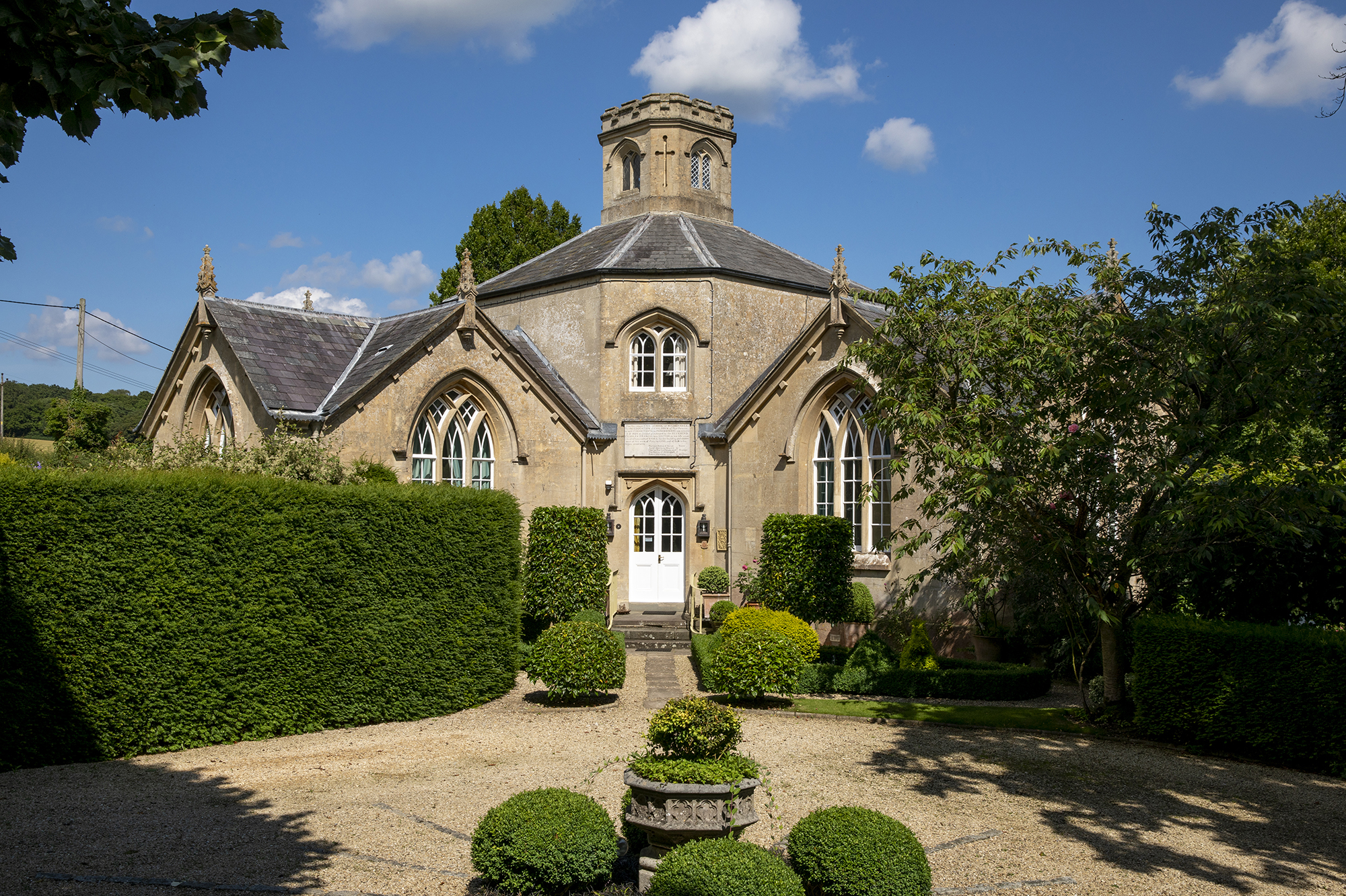 The Old School House: The Oversized Jewellery Box | Selected Property from the Collection of Elizabeth Gage, MBE | 14 June 2022