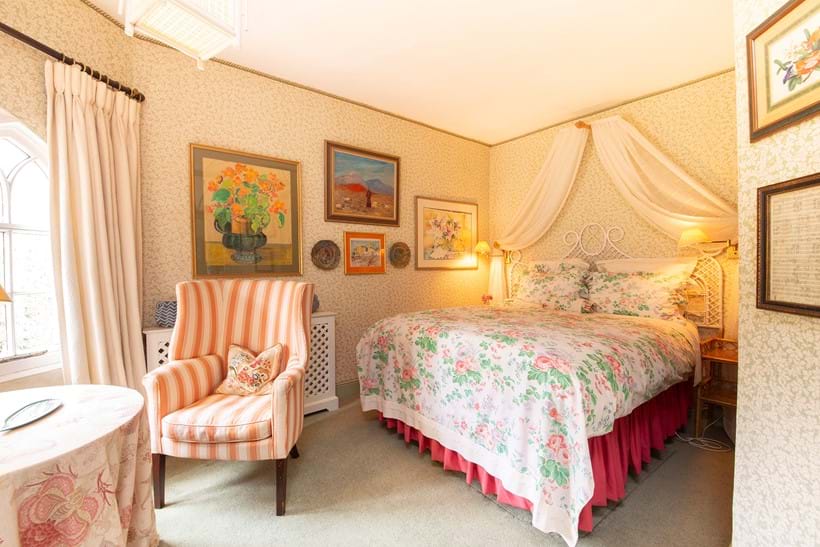 Inline Image - Guest Bedroom (Image Credit: Richard Greenly Photography) | Featured in the sale: Lot 23