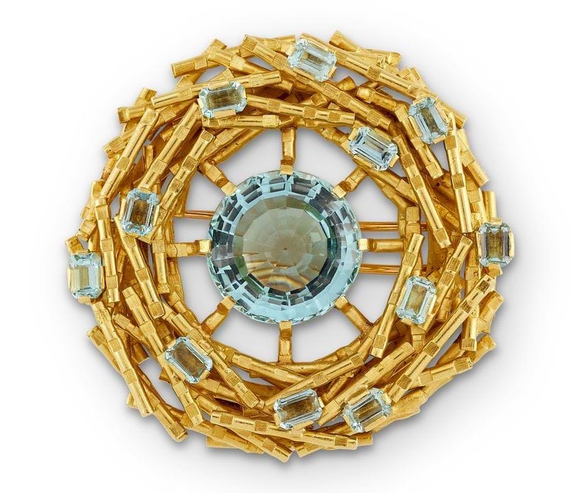 Inline Image - Detail from Lot 109: The removable gold coloured and aquamarine brooch
