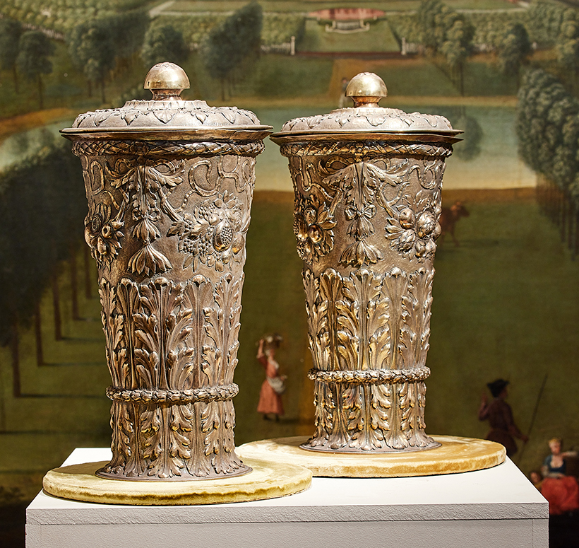 _MG_1081 - Chillingham Castle vases.jpg