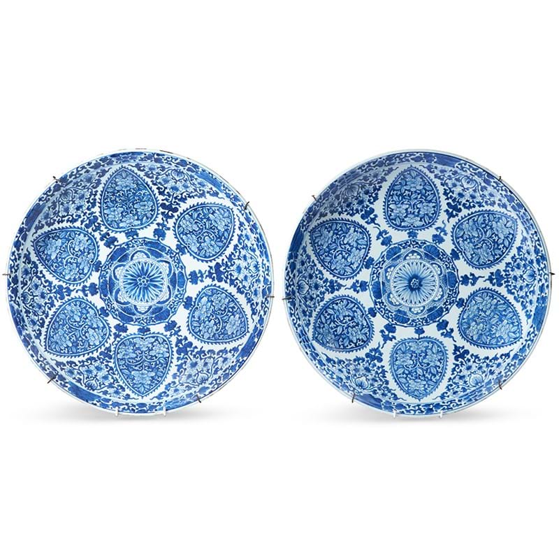 Lot 321: A large pair of blue and white dishes for the Islamic Market, Kangxi period