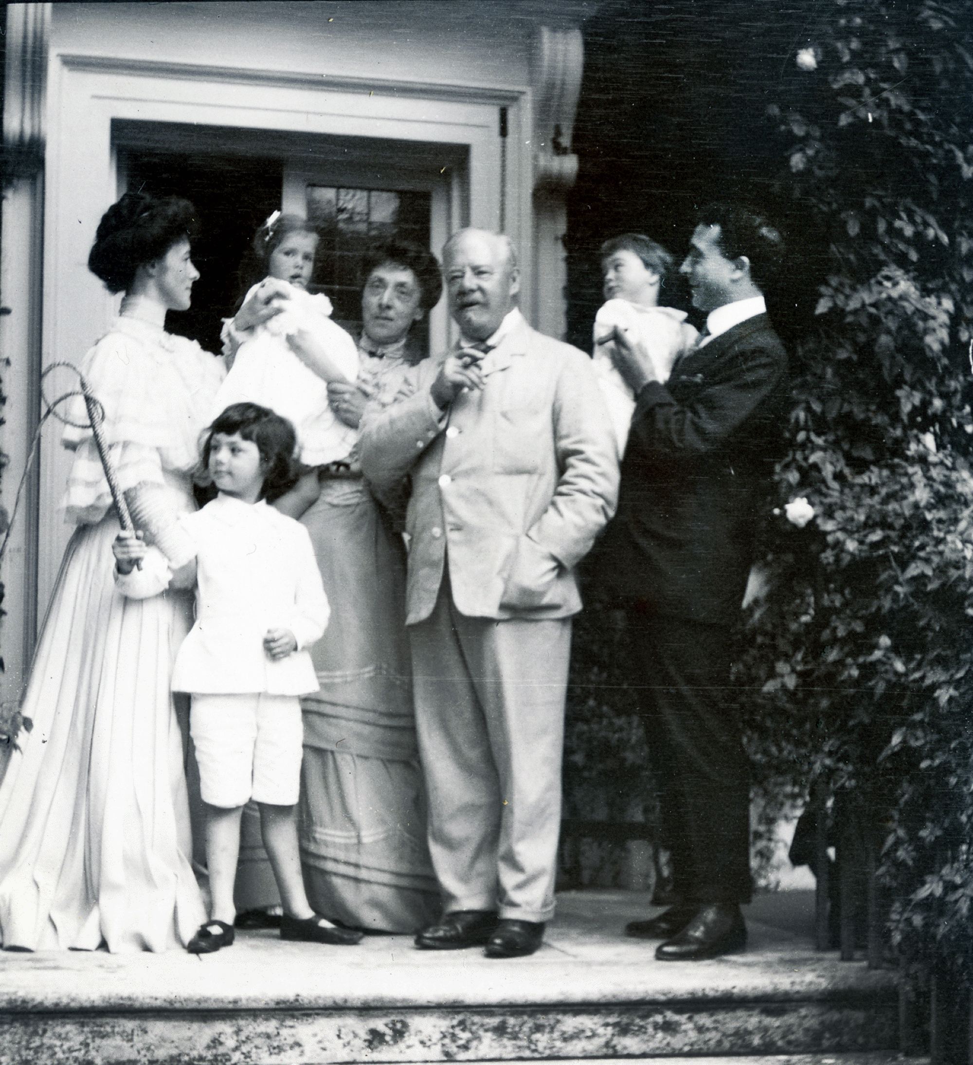 Inline Image - Messel family 1906??? (courtesy of the Messel Family Archive & Collection)