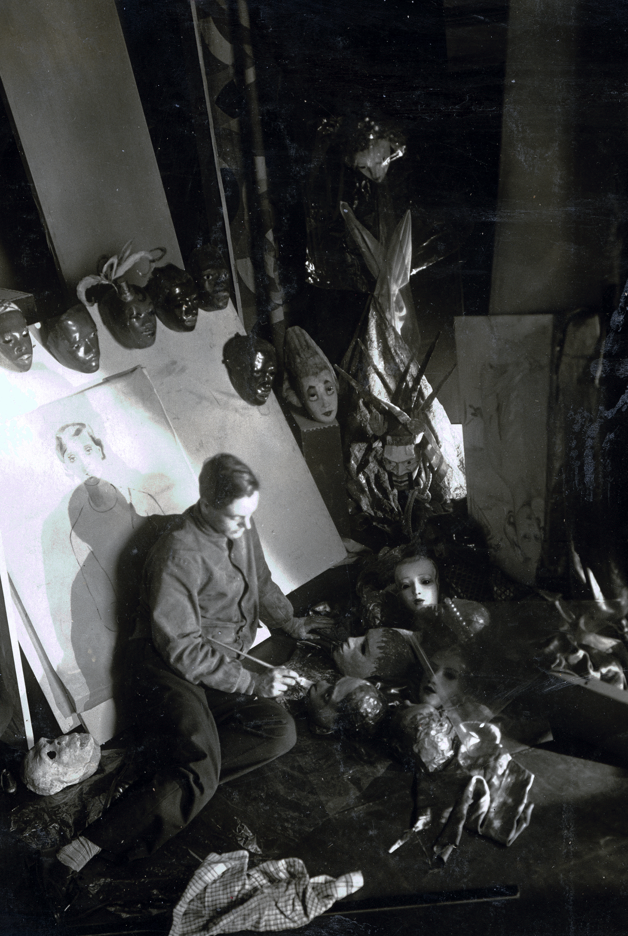 Inline Image - Oliver Messel in his studio on Yeomans Row (courtesy of the Messel Family Archive & Collection)