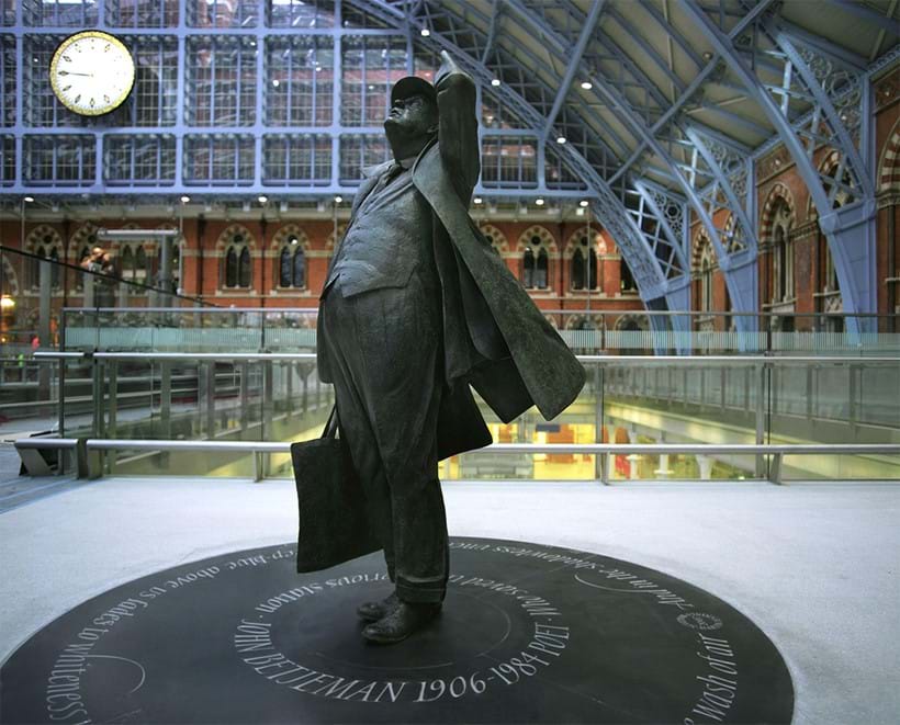 Inline Image - 'Sir John Betjeman' by Martin Jennings at St Pancras Station, London
