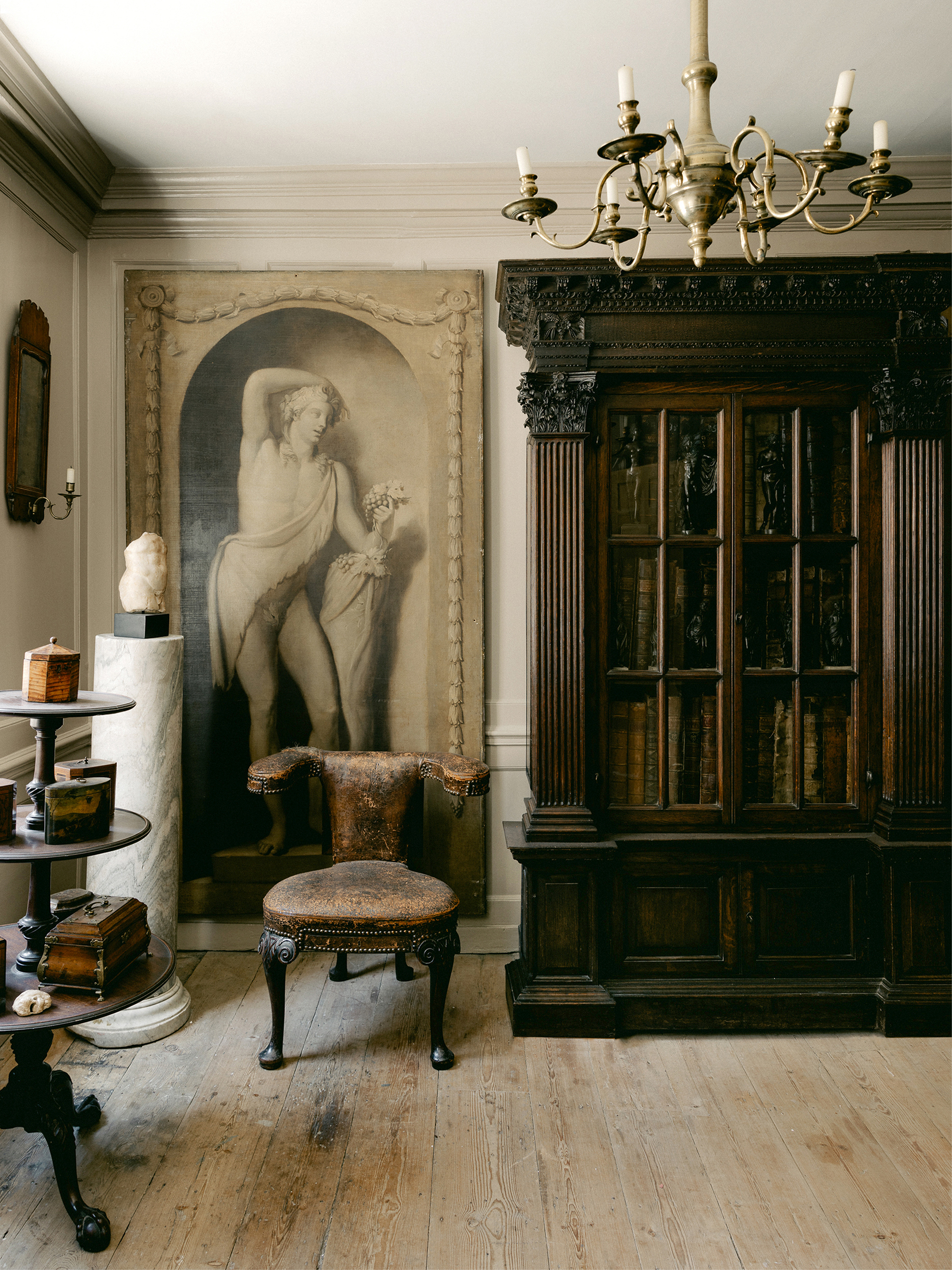 Inline Image - Lot 479: A George II oak architectural bookcase or cabinet, in neo-Palladian style, circa 1740 | Est. £8,000-12,000 (+ fees) | Photograph: Thomas Barrie, House & Garden © Condé Nast
