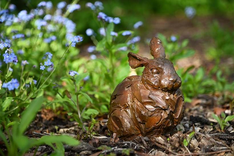 Inline Image - Lot 592: λ Boris Campistron (French, 1988- ), A limited edition bronze model 'Lapin Aux Aguets', 2020 | Est. £1,200-1,800 (+ fees)
