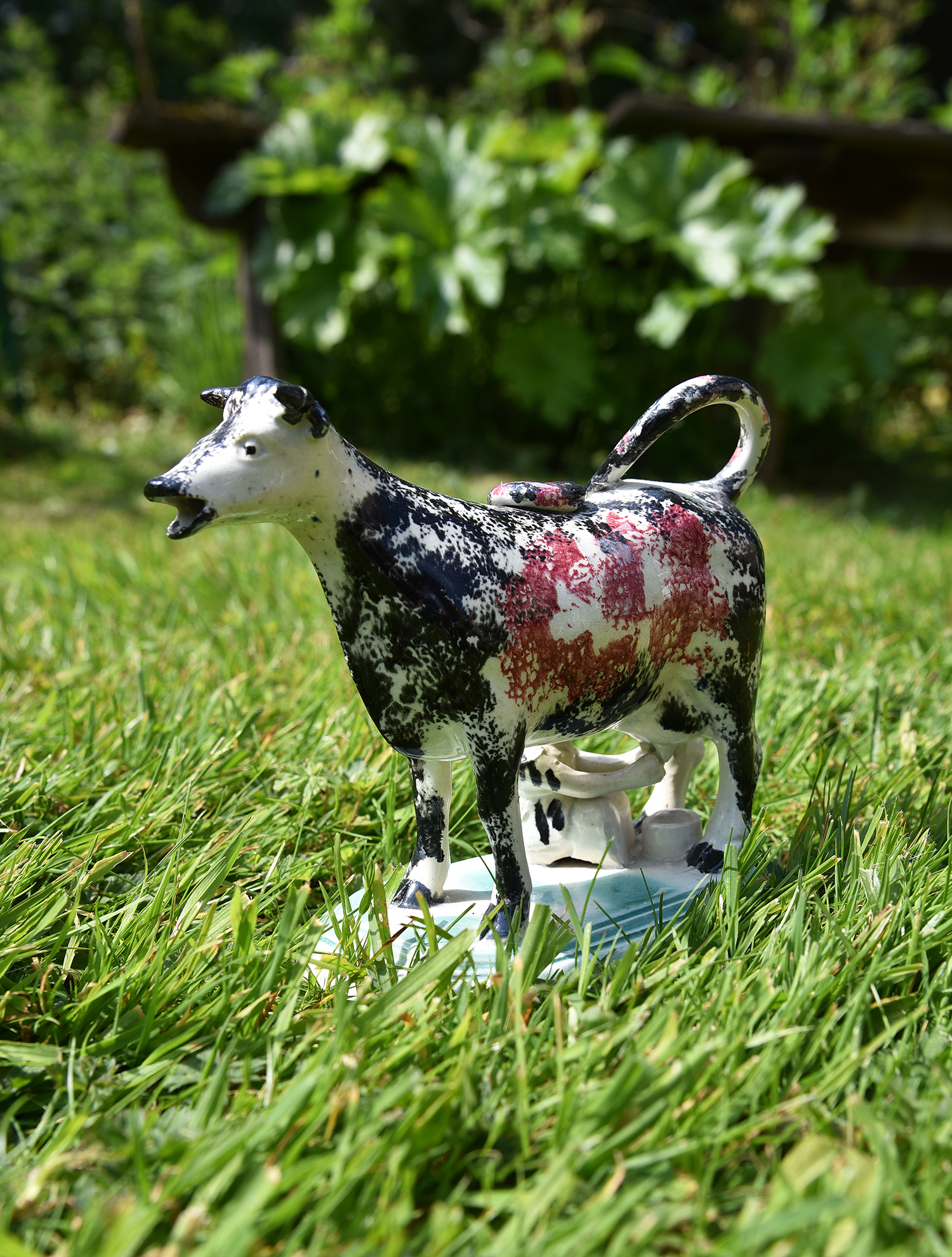 Inline Image - Lot 120: An English pearlware sponge-decorated cow-creamer with milkmaid, probably South Yorkshire, circa 1820 | Est. £300-400 (+ fees)