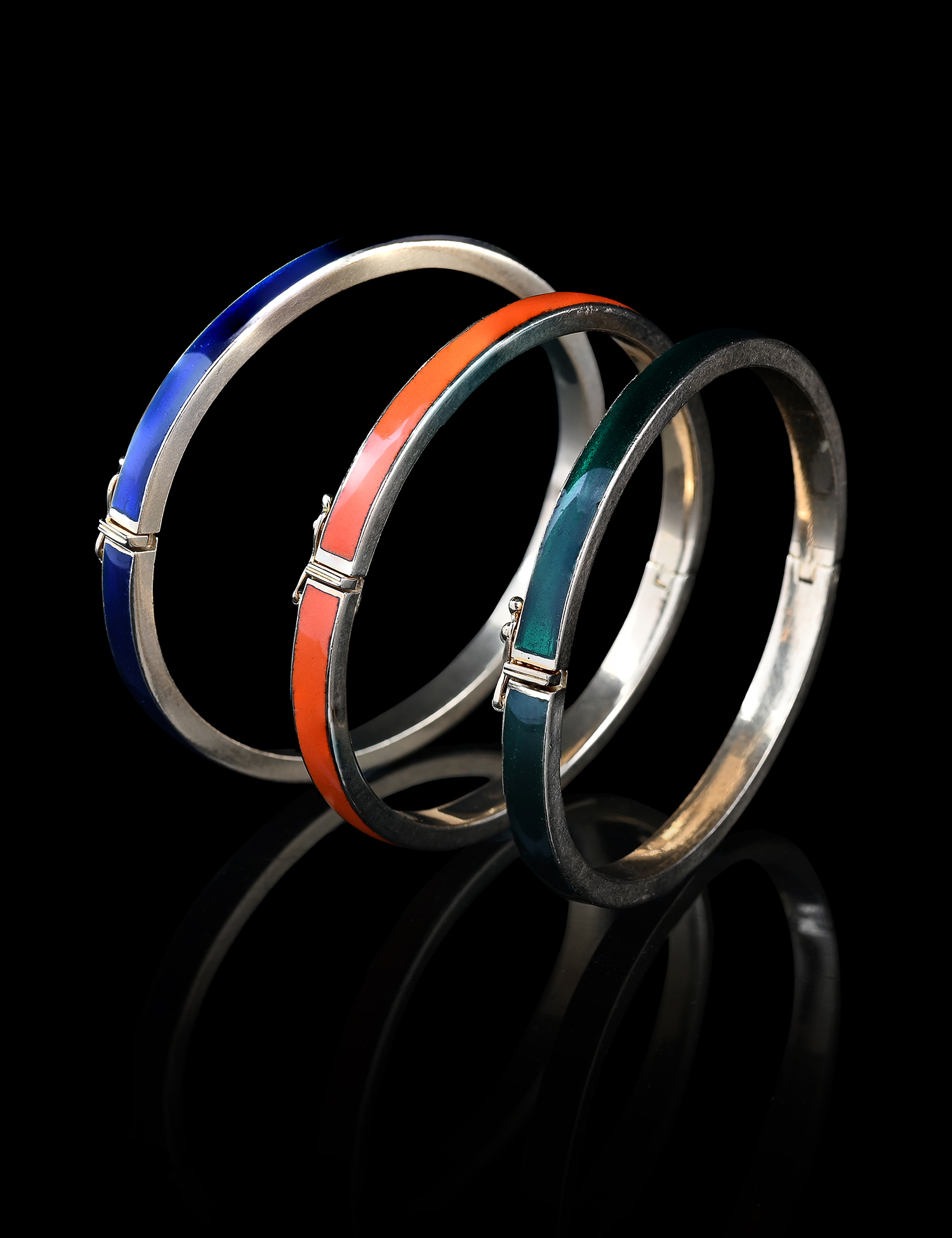 Inline Image - Lots 240-242: Cartier, three 1980s enamel hinged bangles | Est. £1,500-2,000 (+ fees)