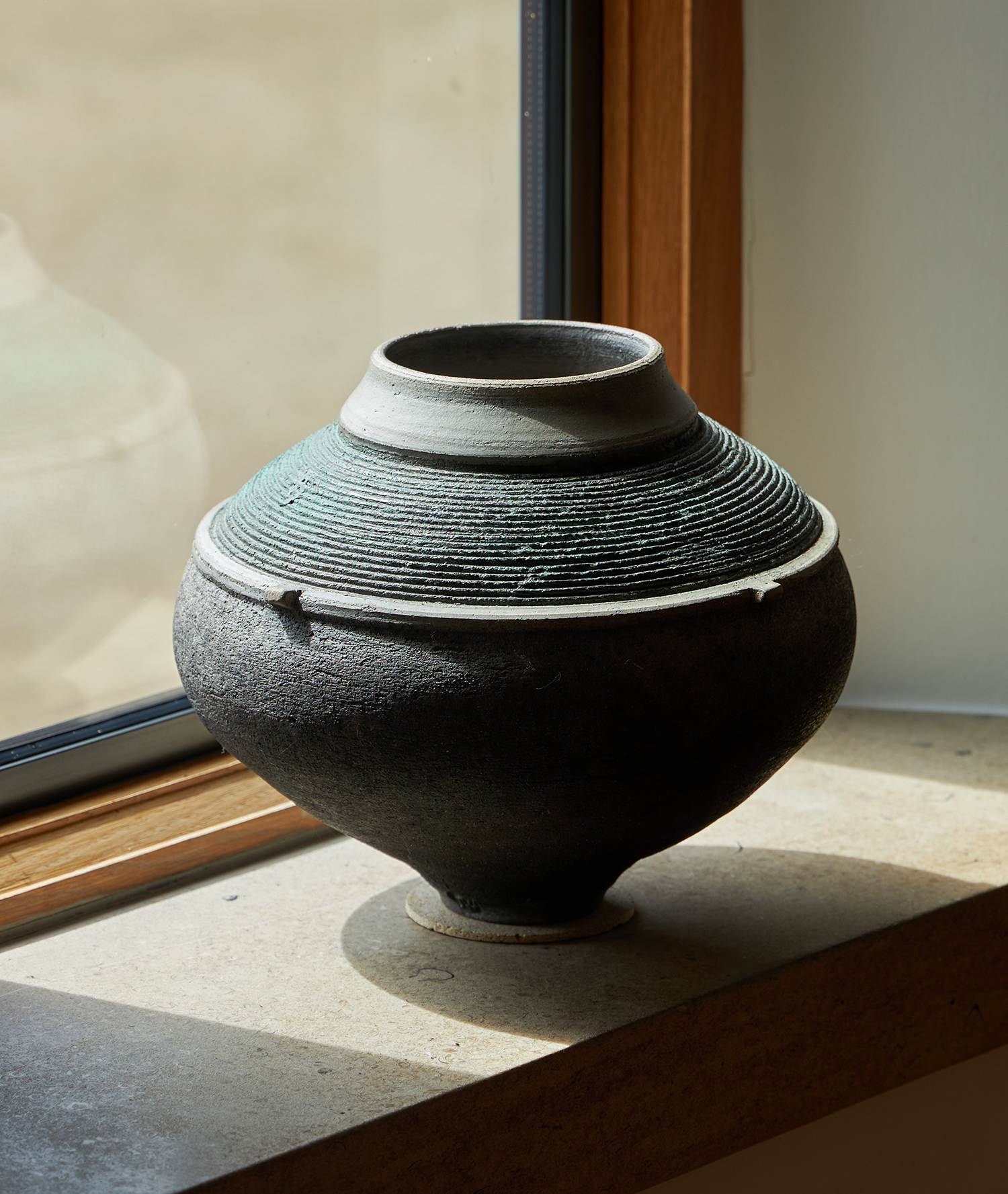 Inline Image - Lot 507: λ Jason Wason (British B. 1946), an ovoid stoneware vase | Est. £300-500 (+ fees)