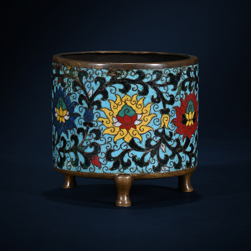 A Chinese cloisonne enamel tripod censer, 15th/16 century